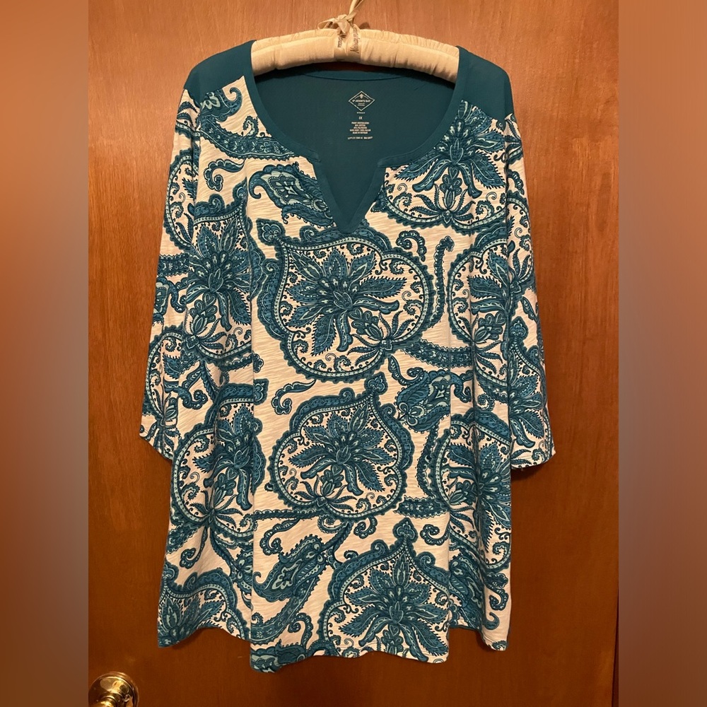 St John’s Bay Woman’s Top, Size 1X